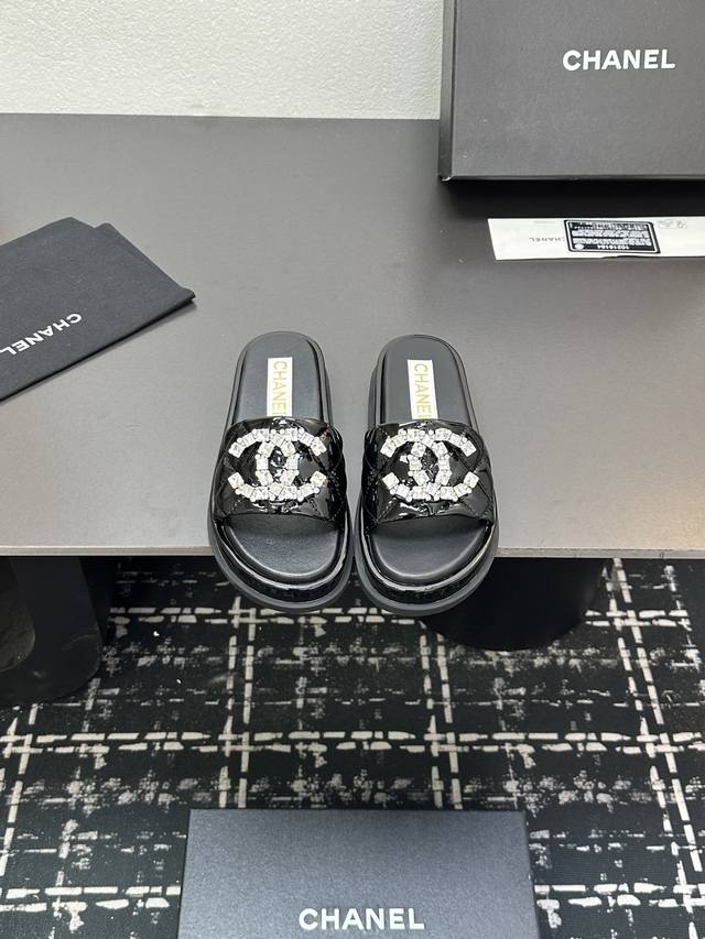 2025Ss Chanel Candy-Colored Flat-Heeled Thick-Soled Buckle Sandals. Vibrant Colo