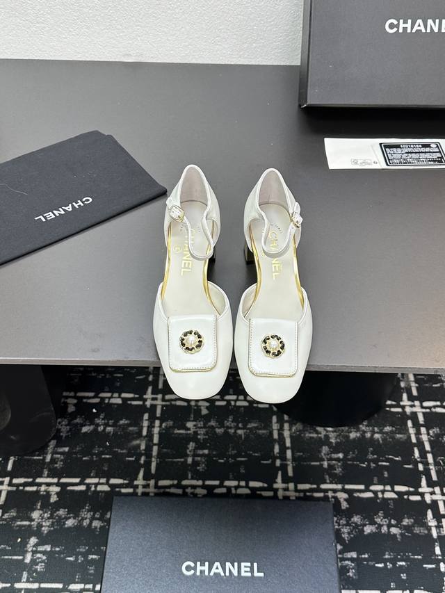 25 Early Spring's Hottest High-Heel Electroplated Gold Thick Heel Covered Sandal