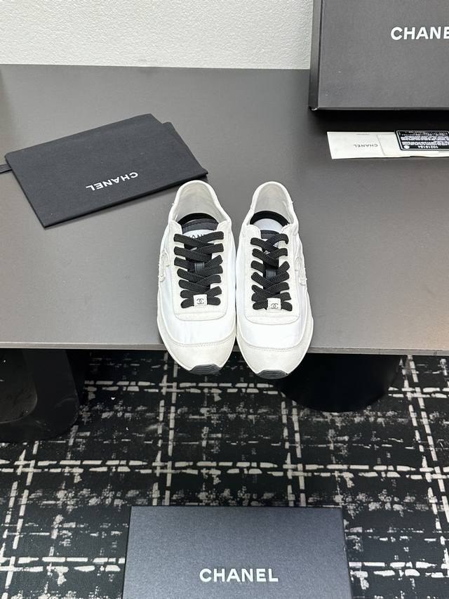 Chanel Thick-Soled Panda Skate Shoes Chanel 2025 Ss Popular Panda-Colored Thick-