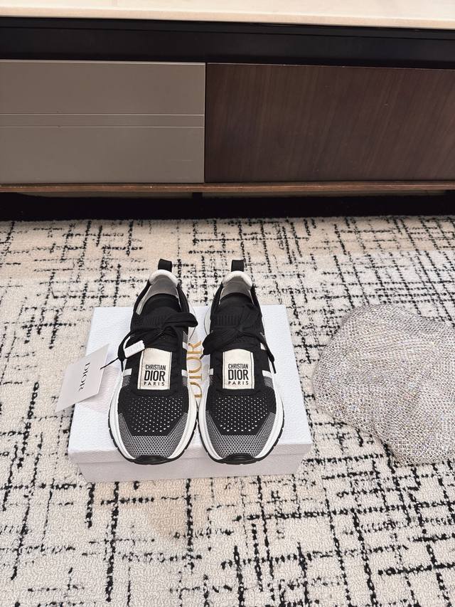Premium-Grade Dior Knit Flyknit Casual Sneakers. The Soft, Breathable Upper Comp