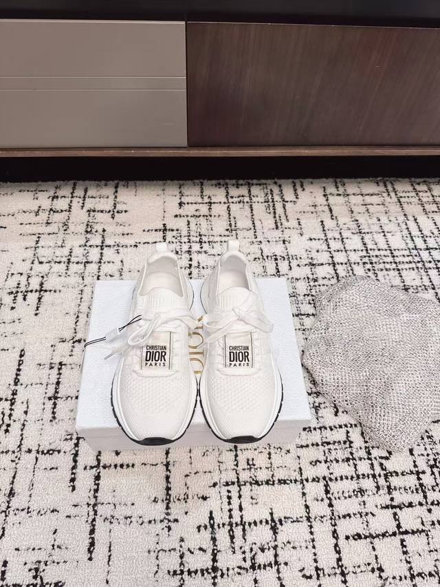 Premium-Grade Dior Knit Flyknit Casual Sneakers. The Soft, Breathable Upper And