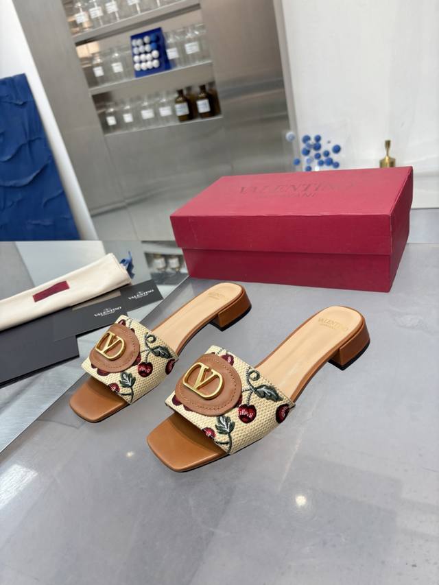 Factory P Warren 25Ss New Arrival Slippers, Featuring A Small Cherry Embroidered