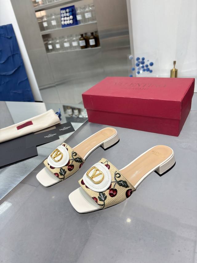 Factory P Warren 25Ss New Arrival Slippers, Featuring A Small Cherry Embroidered