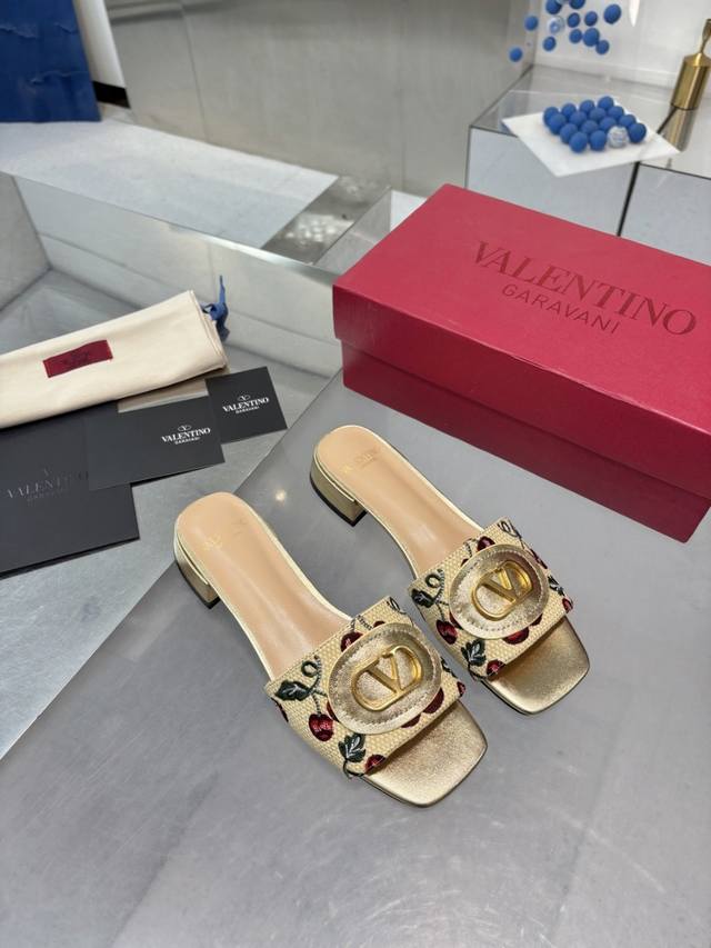 Factory P Warren 25Ss New Arrival Slippers, Featuring A Small Cherry Embroidered