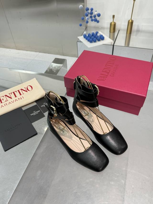 Factory P-Rubber Sole, Leather Sole, 2025 Latest Top-Tier Packaging Set. A Versa