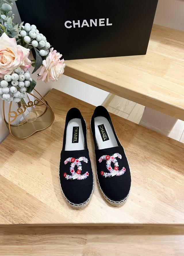 Chanel 25Ss New Spring Double C Color-Blocked Embroidered Flower Canvas Fisherma
