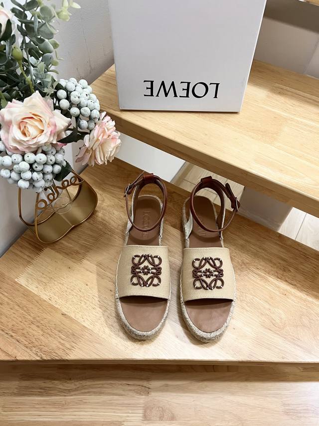 Brand: Loewe Product Name: Loewe Fisherman's Shoe Women's Canvas And Leather Ana
