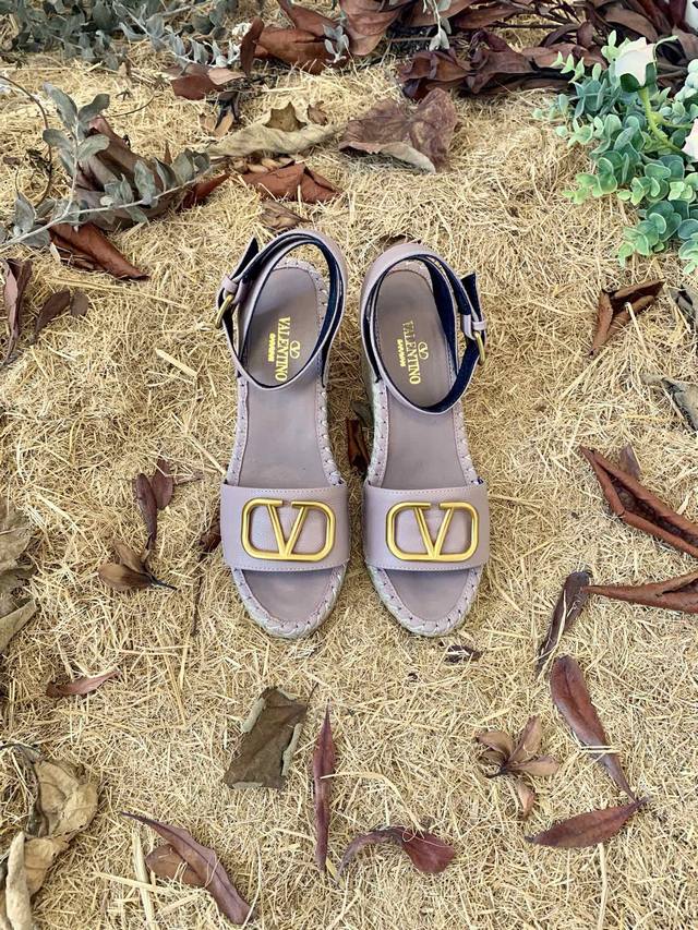 Valentino Garavani Lychee Leather Strap Wedge Heel Open-Toe Sandals With Large V