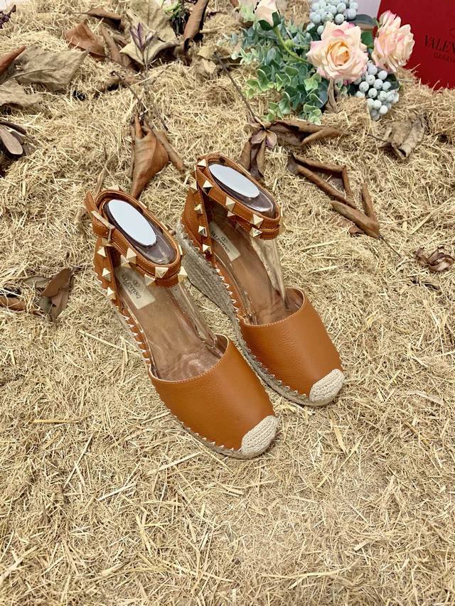 Valentino Garavani Lychee Leather Strap Wedge Heel Sandals With Metal-Effect Stu
