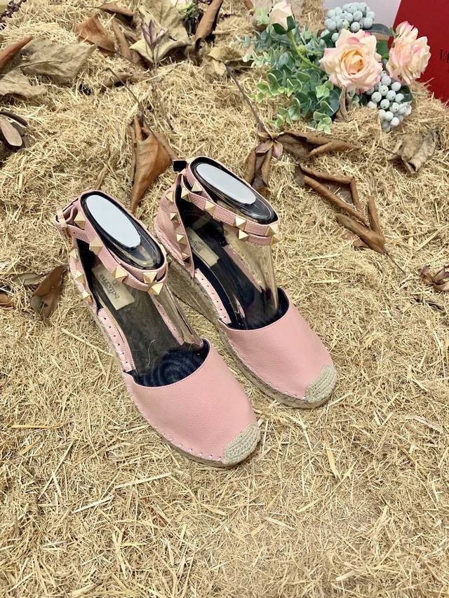 Valentino Garavani Lychee Leather Strap Wedge Heel Sandals With Metal-Effect Riv