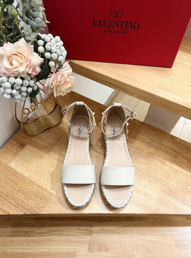 Valentino Garavani -35-41