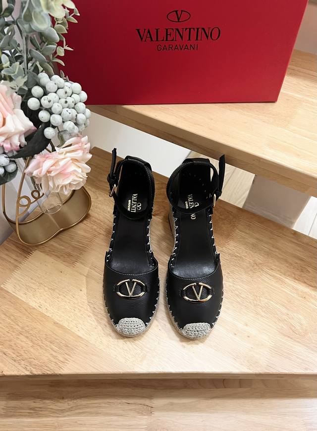 Valentino Garavani -35-41