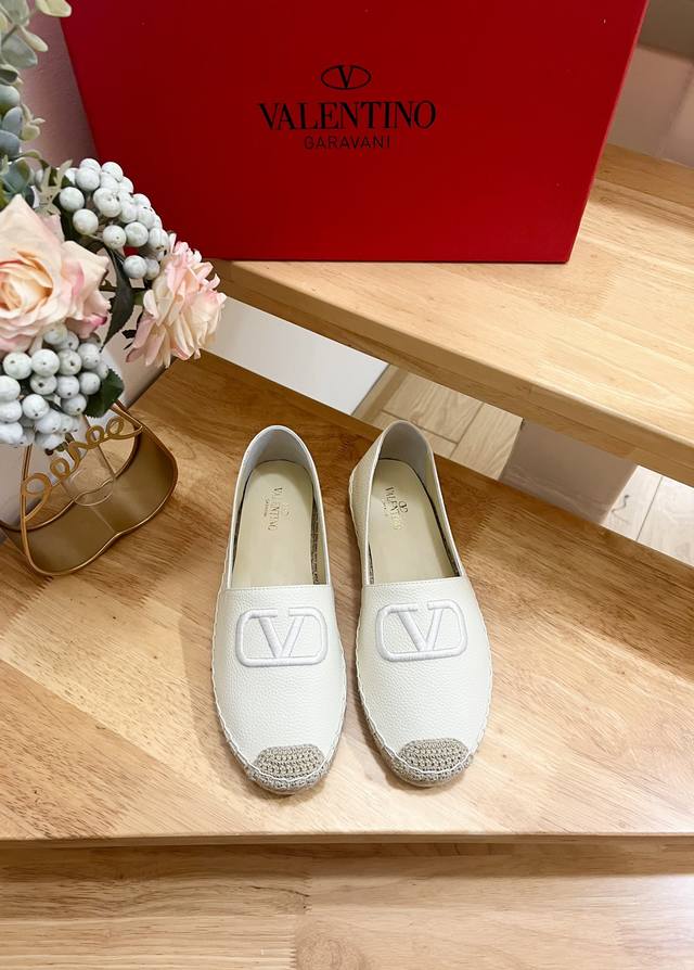 Valentino Garavani Valentino New-Style Fisherman's Shoes With Lychee Texture, Em