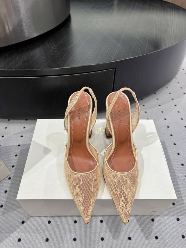 Runway Fashion Style, Material: Lace Lining: Sheepskin Sole: Cowhide Outsole Ori
