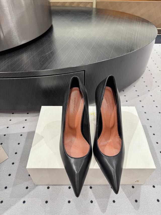 Runway Fashion Style, Upper: Sheepskin, Lining: Sheepskin, Sole: Cowhide Outsole