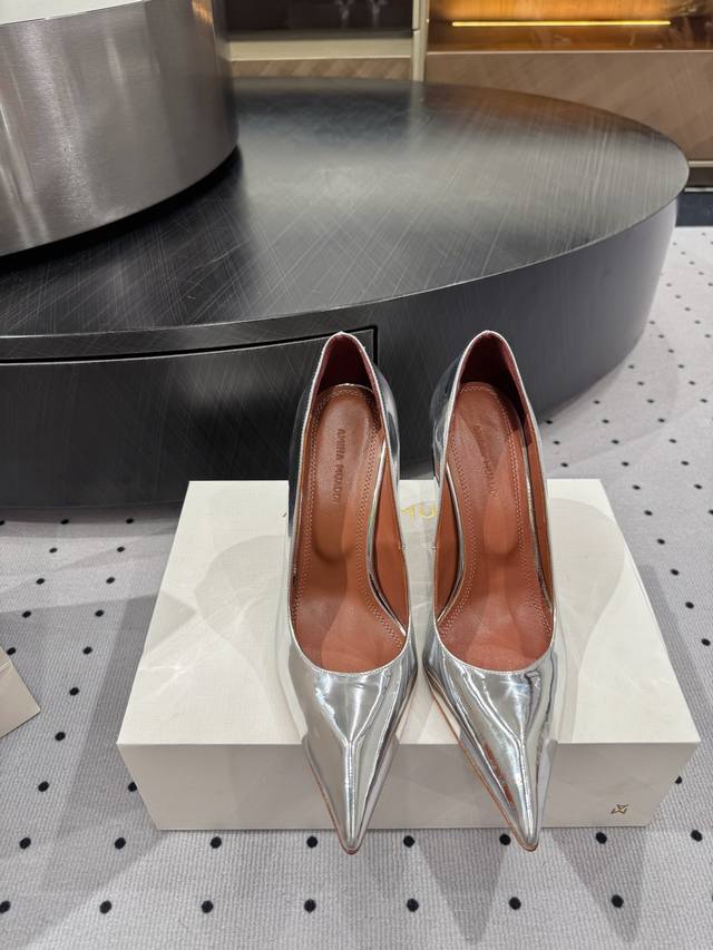 Runway Fashion Style, Upper: Mirrored Leather, Lining: Sheepskin, Sole: Cowhide