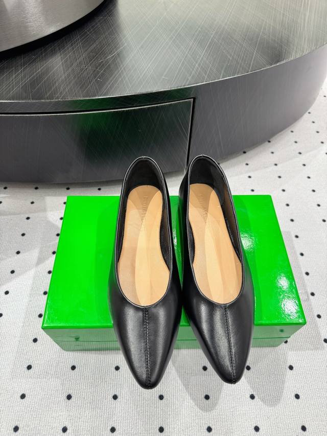 New Arrival Fabric: Oil-Waxed Cowhide Leather Lining: Sheepskin Sole: Cowhide Le