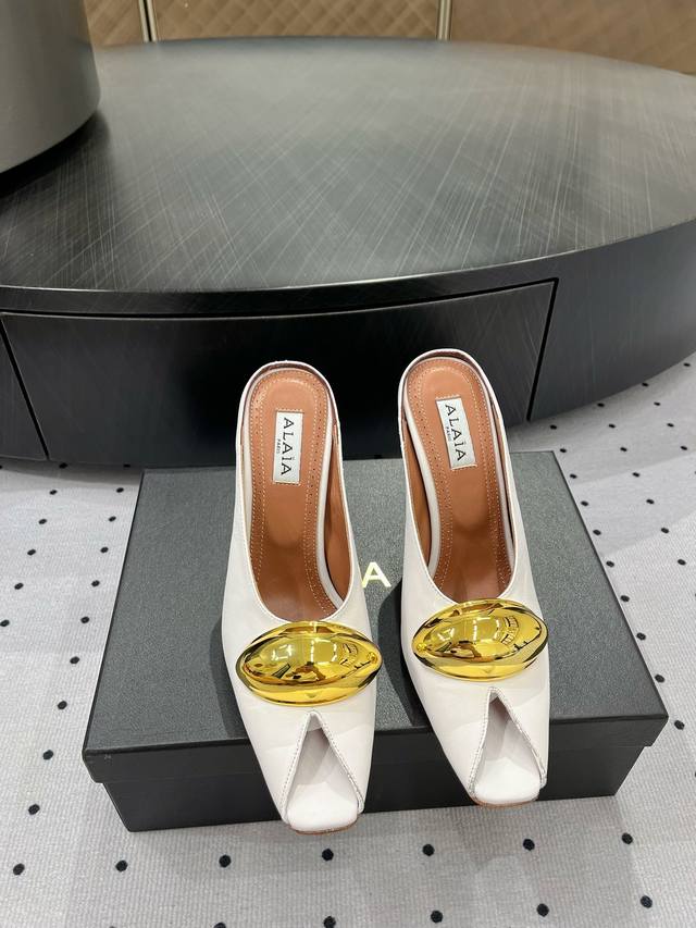 Exquisitely Elegant Yet Fashionable, This Shoe Effortlessly Transitions From Cas