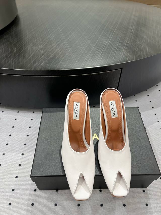 Exquisitely Elegant Yet Fashionable, These Shoes Effortlessly Transition From Ca