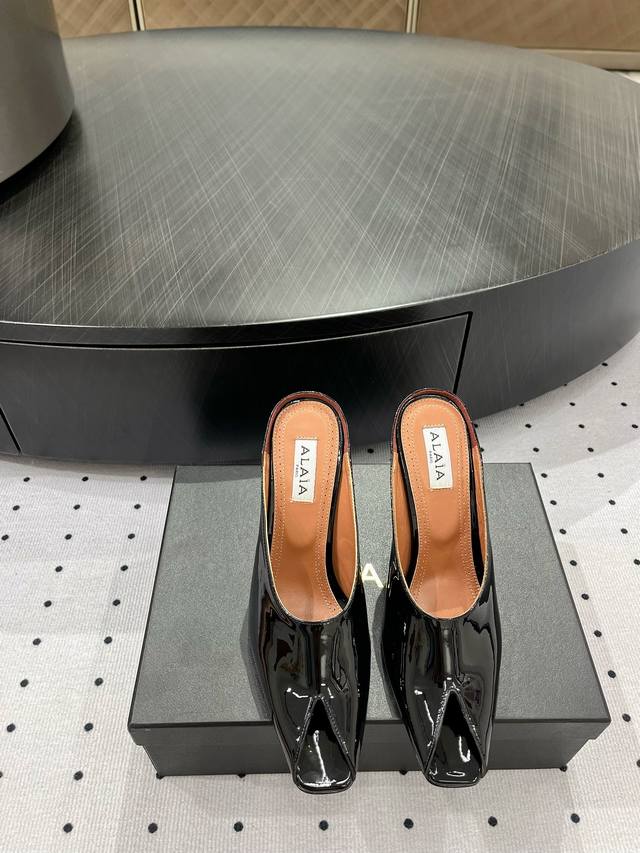 Exquisitely Elegant Yet Fashionable, These Shoes Effortlessly Transition From Ca
