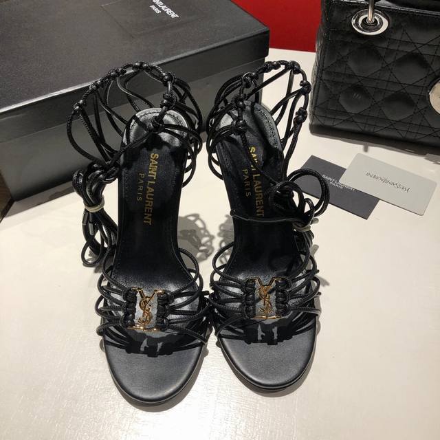 Saint Laurent Summer Cool Bestseller, Shining Debut! Original Molded Letter Buck