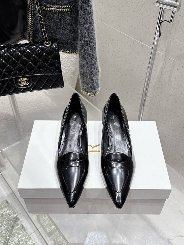 Premium Edition Therow Retro Elegant Cat-Heel Pumps Are A Must-Have For Fashion