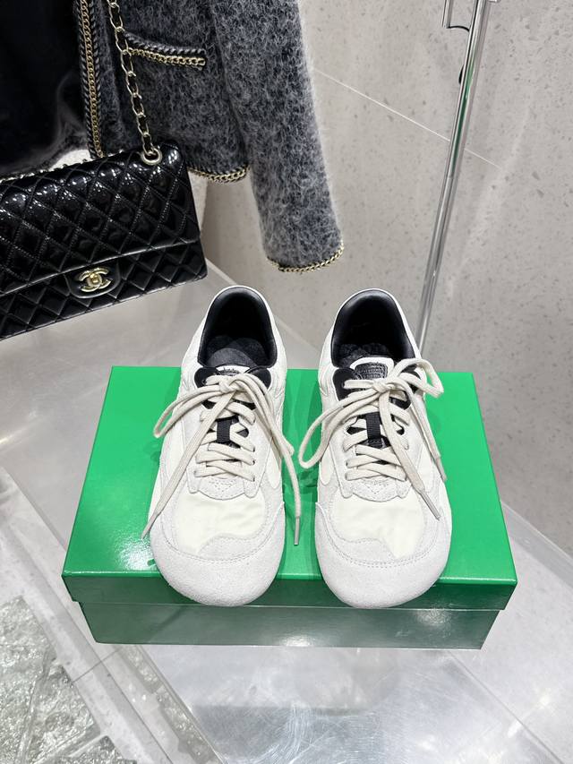 Women's And Men's Bottega Veneta Bv 25Ss New Arrival Couple's Retro Agan Shoes,