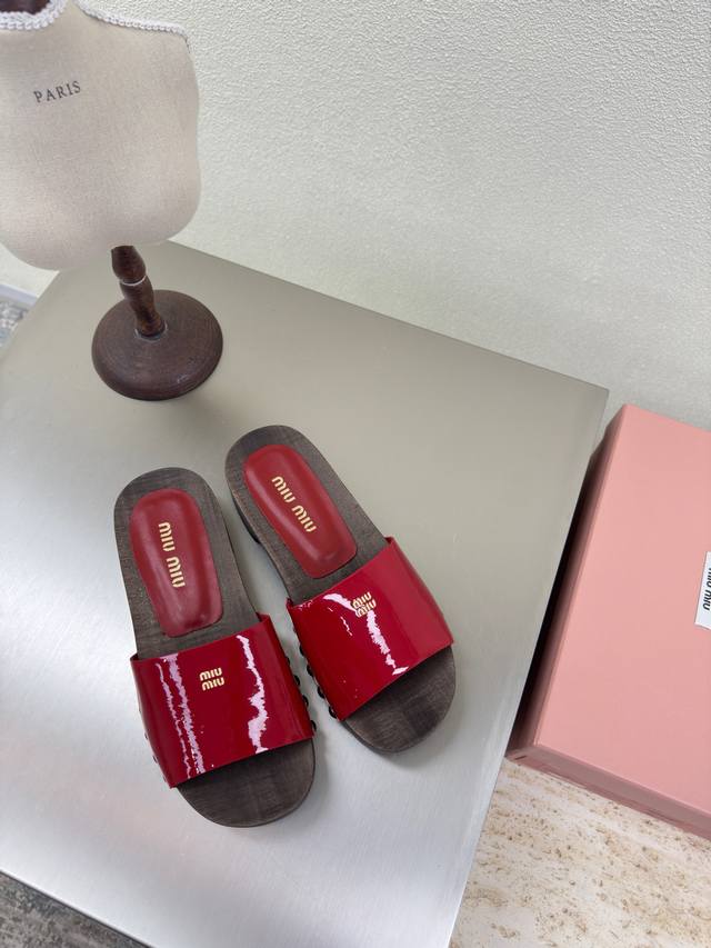 Miu'miu Wooden Clogs Solid Wood Premium Matching Calfskin Leather Heel Embedded