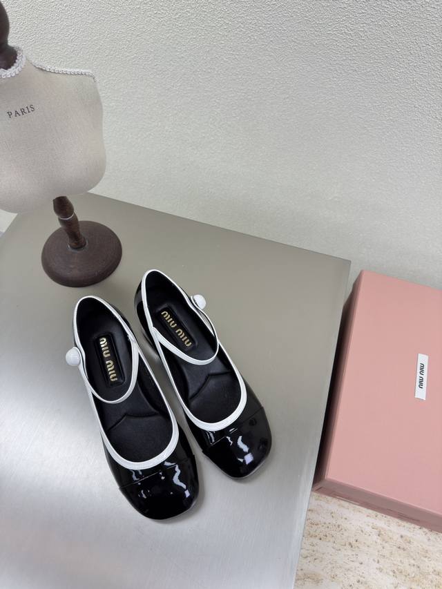 Miu'miu Mid-Heel Mary Jane Calfskin Patent Leather Single-Sole Shoe, Calfskin Pa