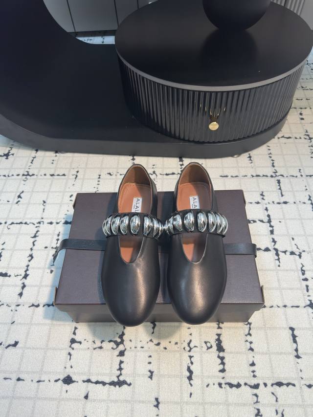 Alaia 2025 Runway Style Flat Ballet Shoes. The Ultimate In Comfort And Versatili