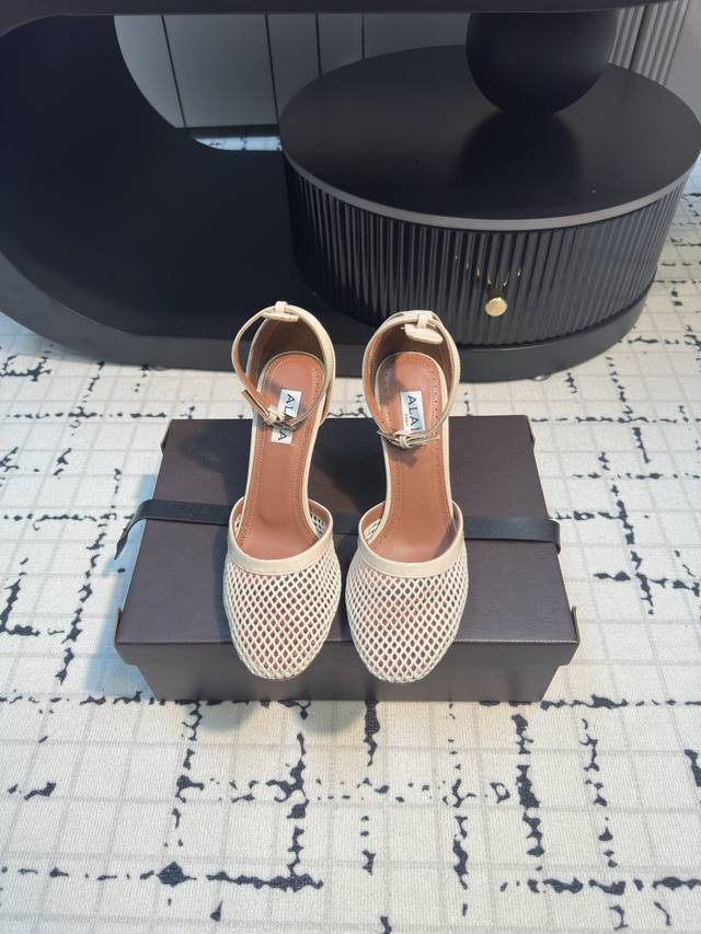 Premium-Quality Replica Alaia 2025 Store-Synchronized Fishnet High Heels. A Must