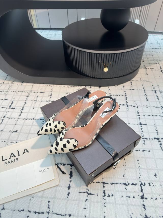 Top-Tier Versions Of The Latest Must-Have Items, The Alaia High Love Heart-Shape