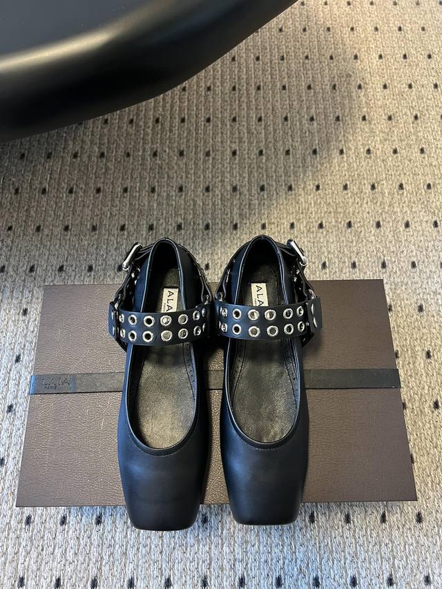 Exclusive New Arrival! Alaia 25 Fw Square-Toe Ballet Shoes With Metal Hole Desig