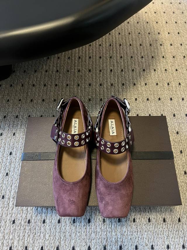 Exclusive New Arrival Alaia 25 Fw Square-Toe Ballet Shoes With A Metallic Perfor