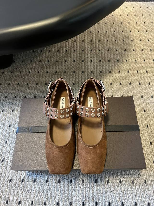 Exclusive New Arrival Alaia 25 Fw Square-Toe Ballet Shoes With A Metallic Perfor