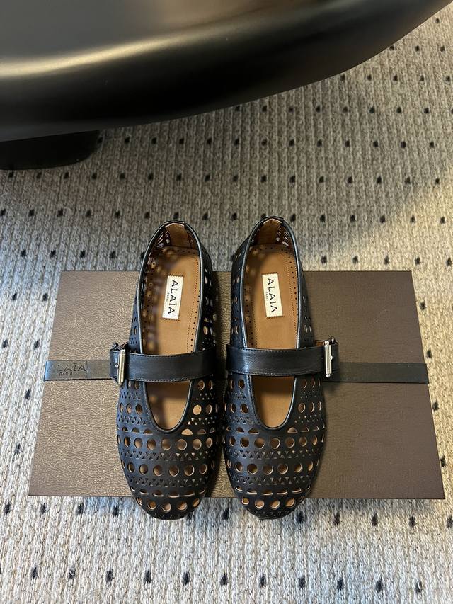 Exclusive New Arrival Alaia 25 Runway-Style Flat Ballet Shoes, Zhang Xiaohui's S