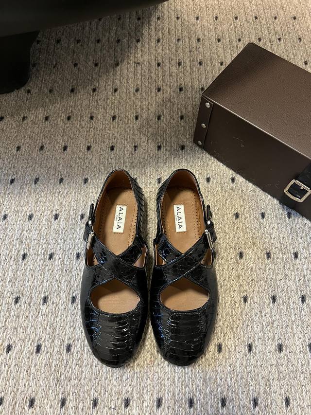 Exclusive New Arrival Alaia 25 Runway-Inspired Flat Ballet Shoes. Available In M