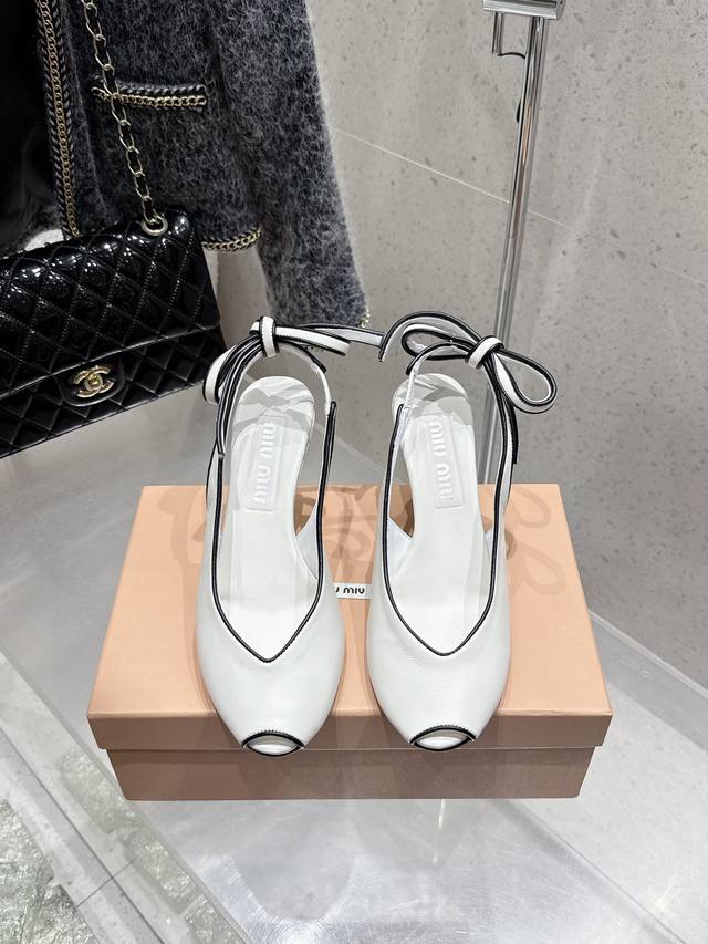 Factory-Direct Miu Miu 25 Spring/Summer New Retro High-Heel Fish-Mouth Sandals!