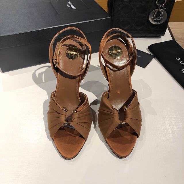 Saint Laurent Ysl Saint Laurent Whether It's A Party Or Commuting, A Pair Of Sui