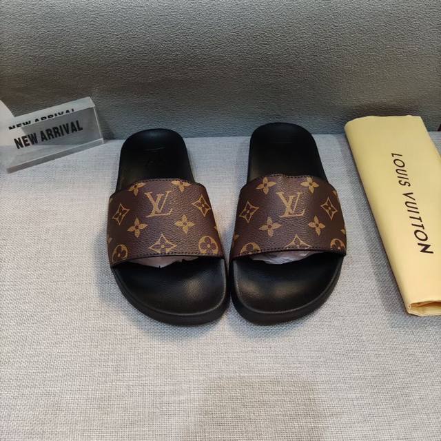 Factory: Lv Flat-Soled Sandals - Currently On Sale! A Comfortable And Versatile