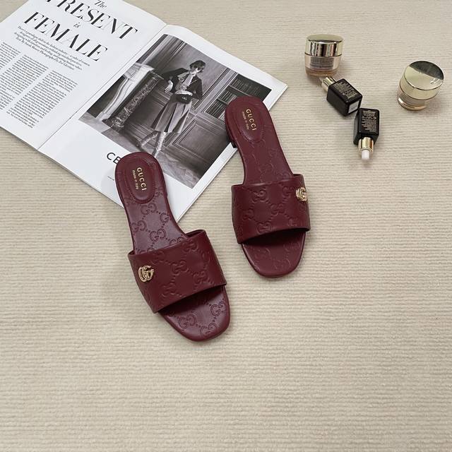 Orange Factory Price P Gucci Spring/Summer New Arrival Small Gg Embossed Flat Sa