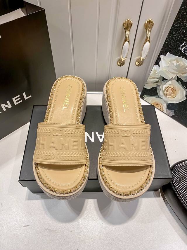 Factory Price: Chanel Thick-Soled Slippers New Arrival A Uniquely Designed Slipp