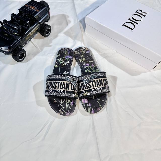 Factory: Dior 2025 New Colorway Letter Embroidered Flip-Flops, Flat Sandals, Siz