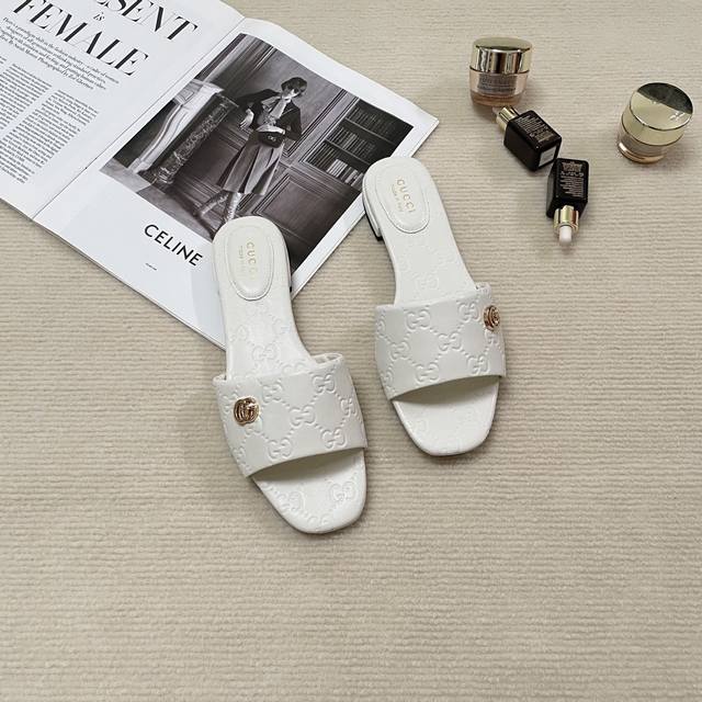Orange Factory Price P Gucci Spring/Summer New Arrival Small Gg Embossed Flat Sa