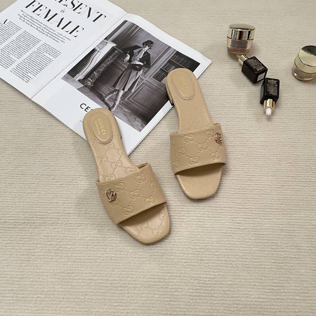Orange Factory Price P Gucci Spring/Summer New Arrival Small Gg Embossed Flat Sa