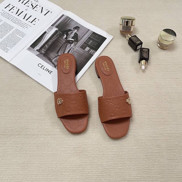 Orange Factory Price P Gucci Spring/Summer New Arrival Small Gg Embossed Flat Sa