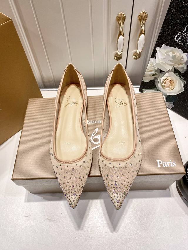 Factory: Sheepskin, Lacquered Leather Heel Cl The Eternal Classic, The Embodimen