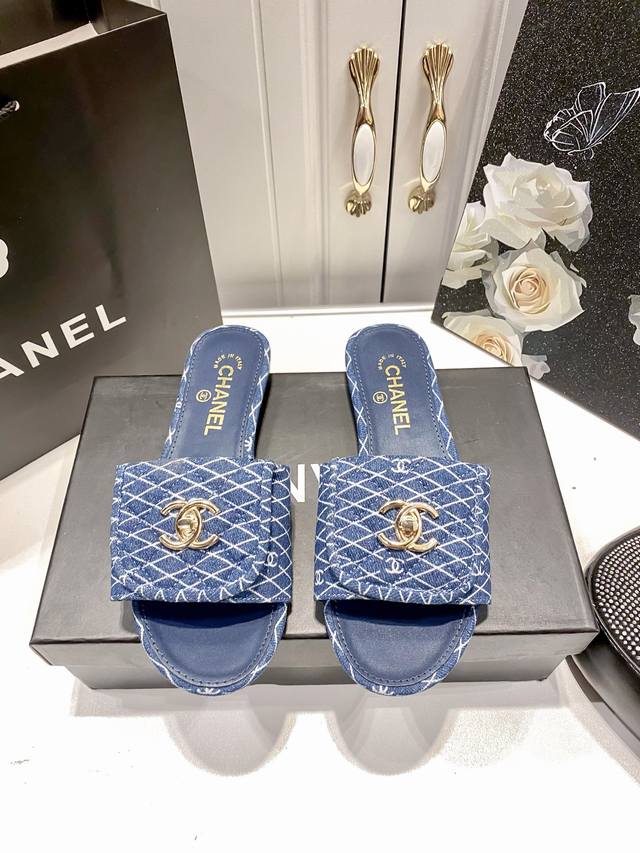 Factory: The New Xiao Xiang Slippers Are Hot Off The Press And Selling Like Hotc