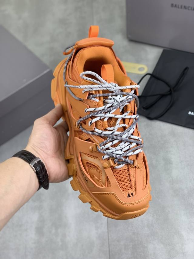 Factory P Price P Real Price Tra Sneaker Three Generations Of Outdoor Concept Re