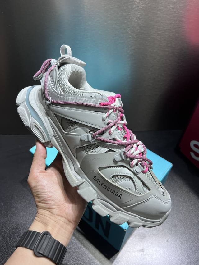 tra Sneaker Three Generations Of Outdoor Concept Retro Dad Shoes Old Brand Fa